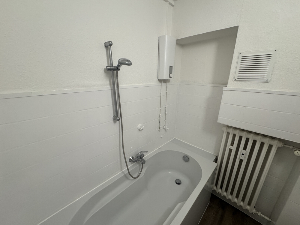 Gepflegte, großzügige und helle Wohnung mit Balkon - Foto 3