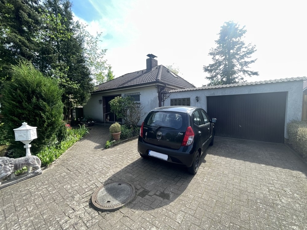 Auffahrt mit Garage