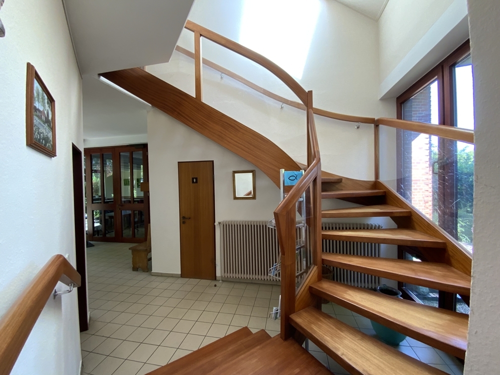 Foyer mit Treppe ins Obergeschoss