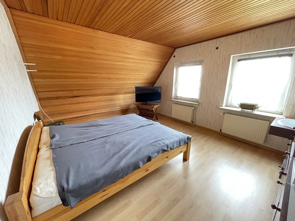 Schlafzimmer 3 DG (Küchenanschlüsse vorhanden)