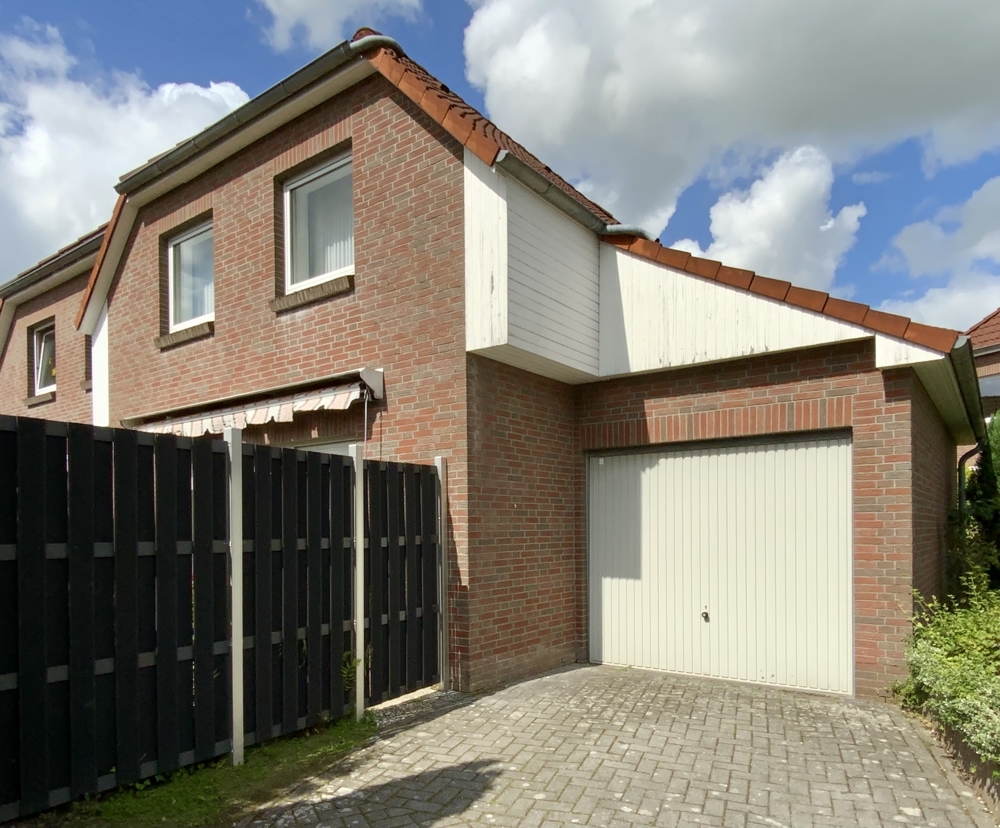 Garage und Terrasse Südansicht