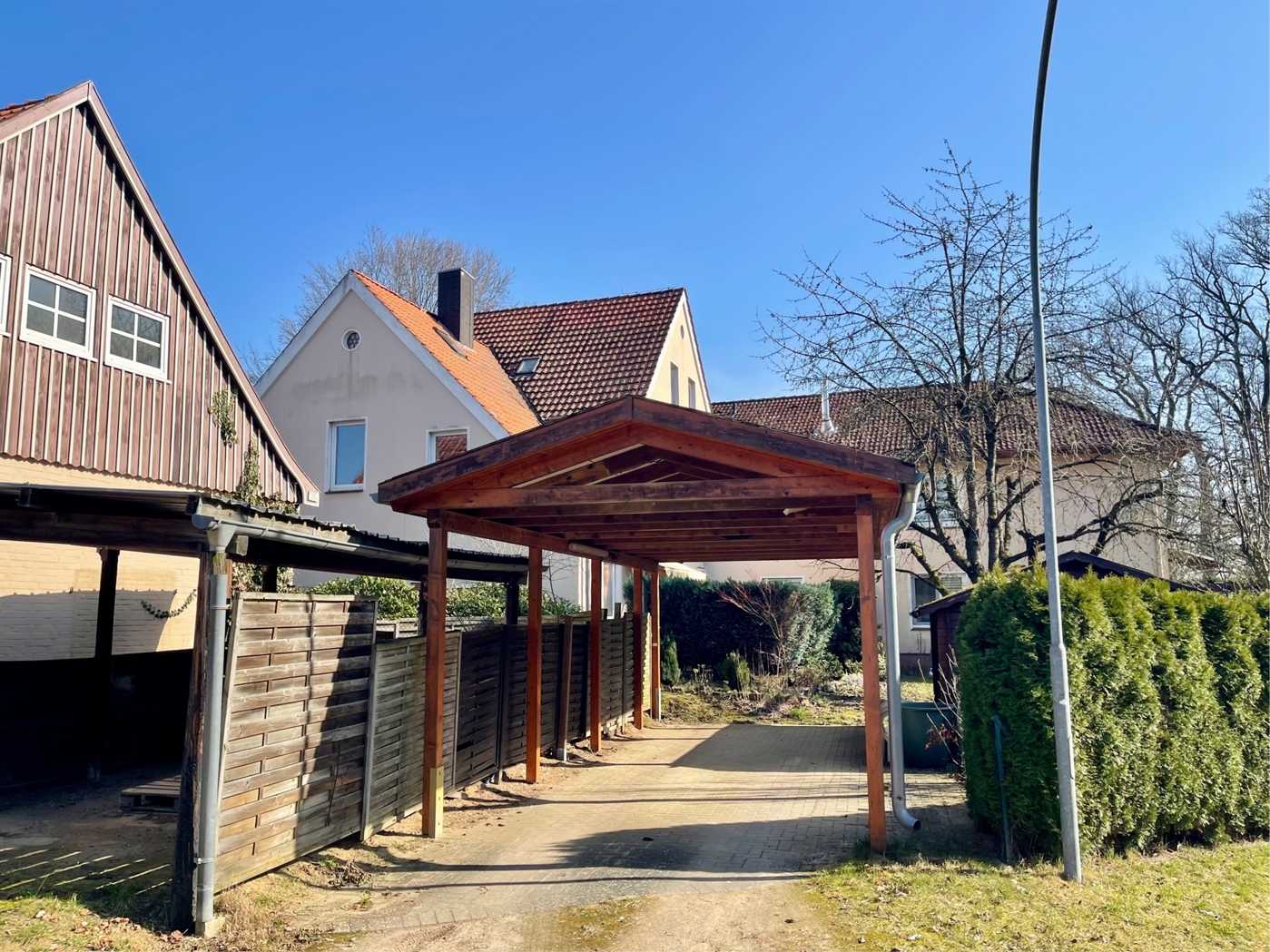 Carport-Stellplätze vorhanden