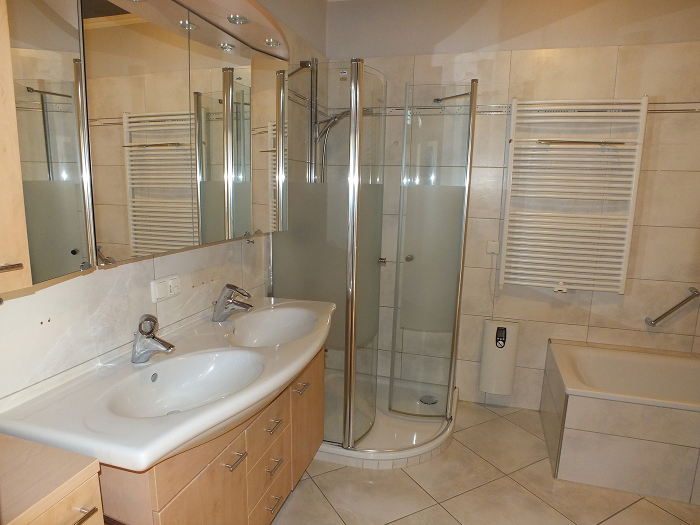 Beispiel Wohnung OG Badezimmer