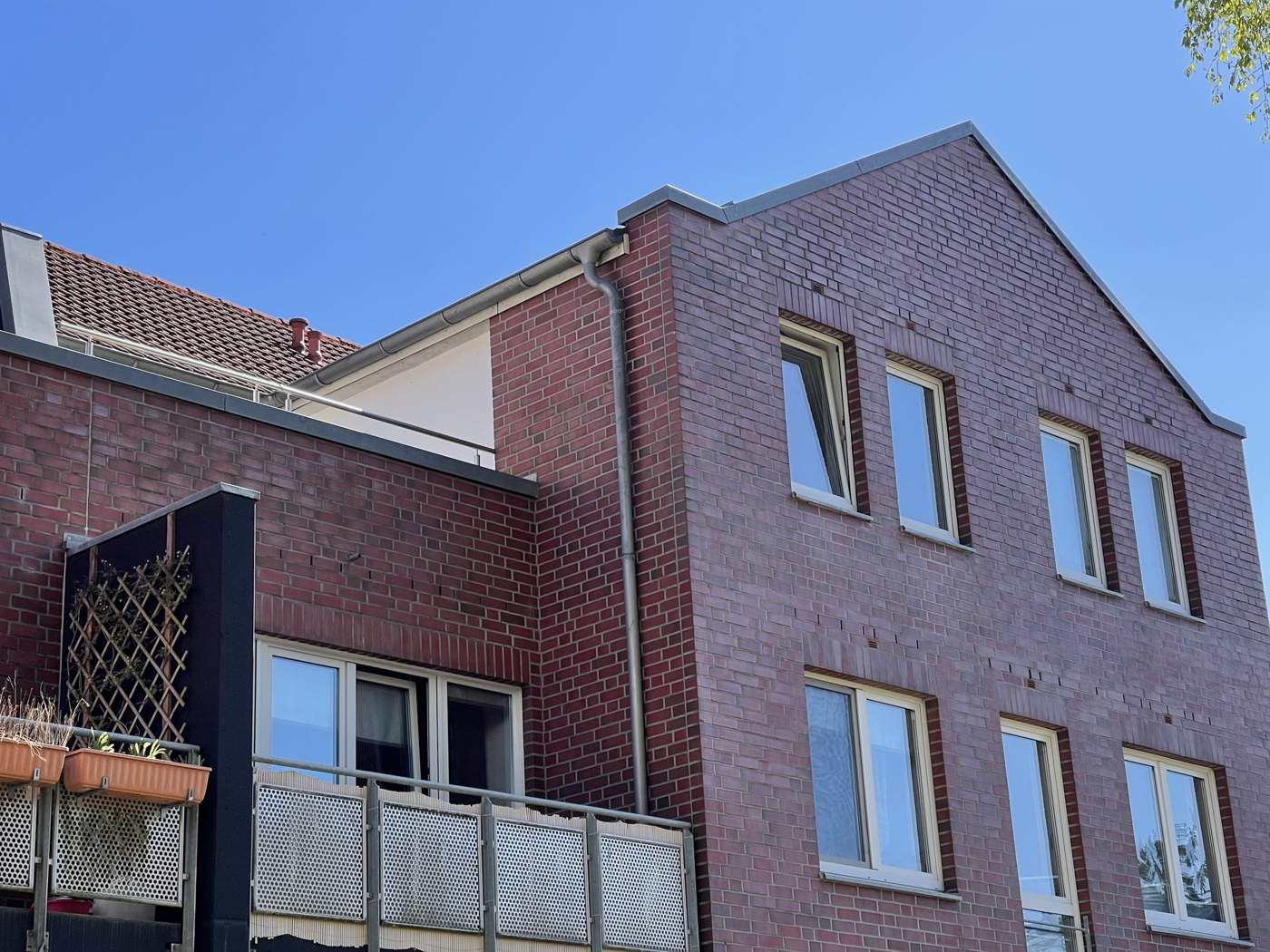 Schön geschützte Dachterrasse 