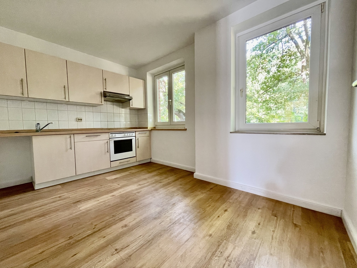 Geräumige Küche mit Sitzmöglichkeit