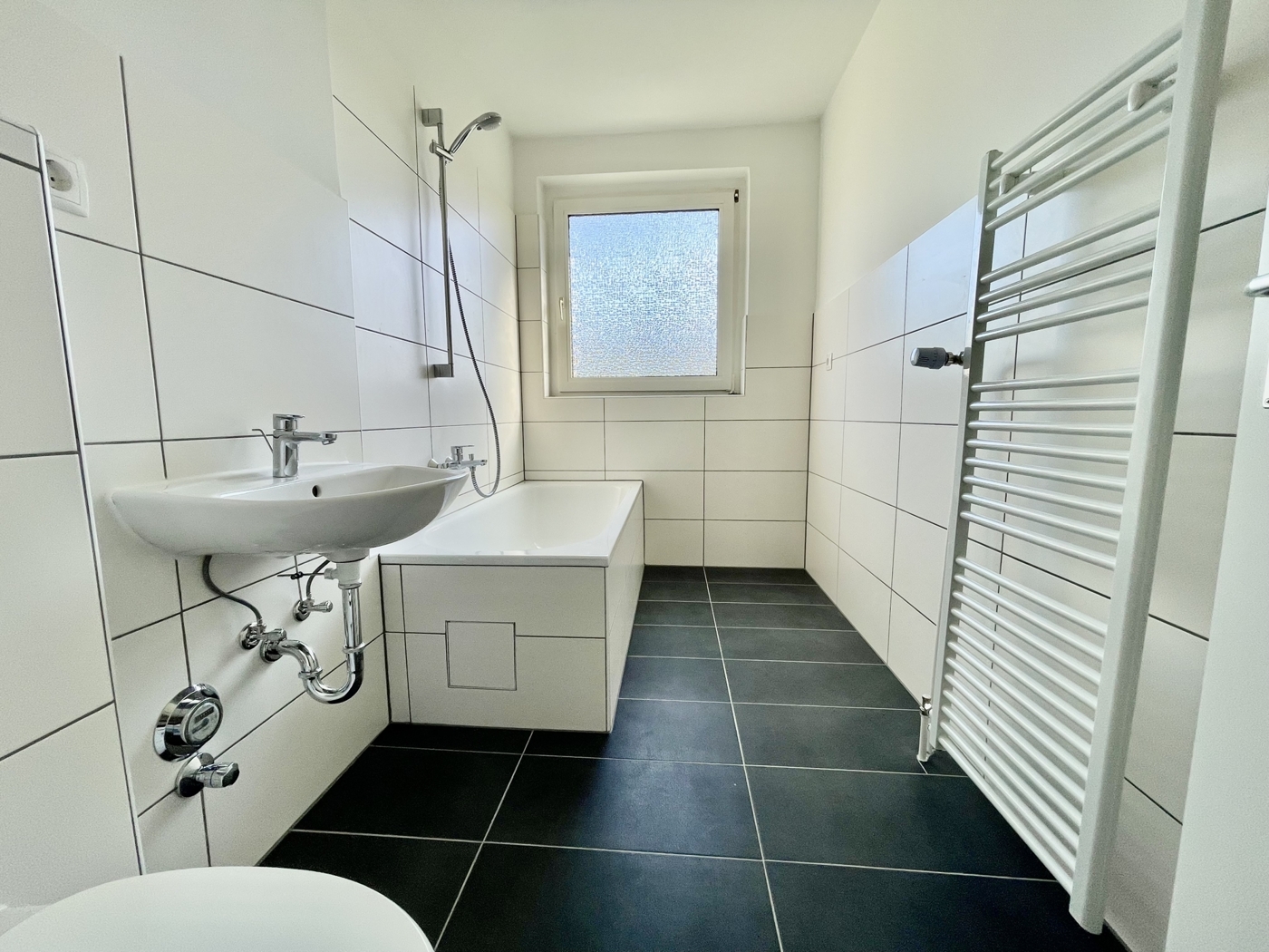 Badezimmer mit Waschmaschinenanschluss