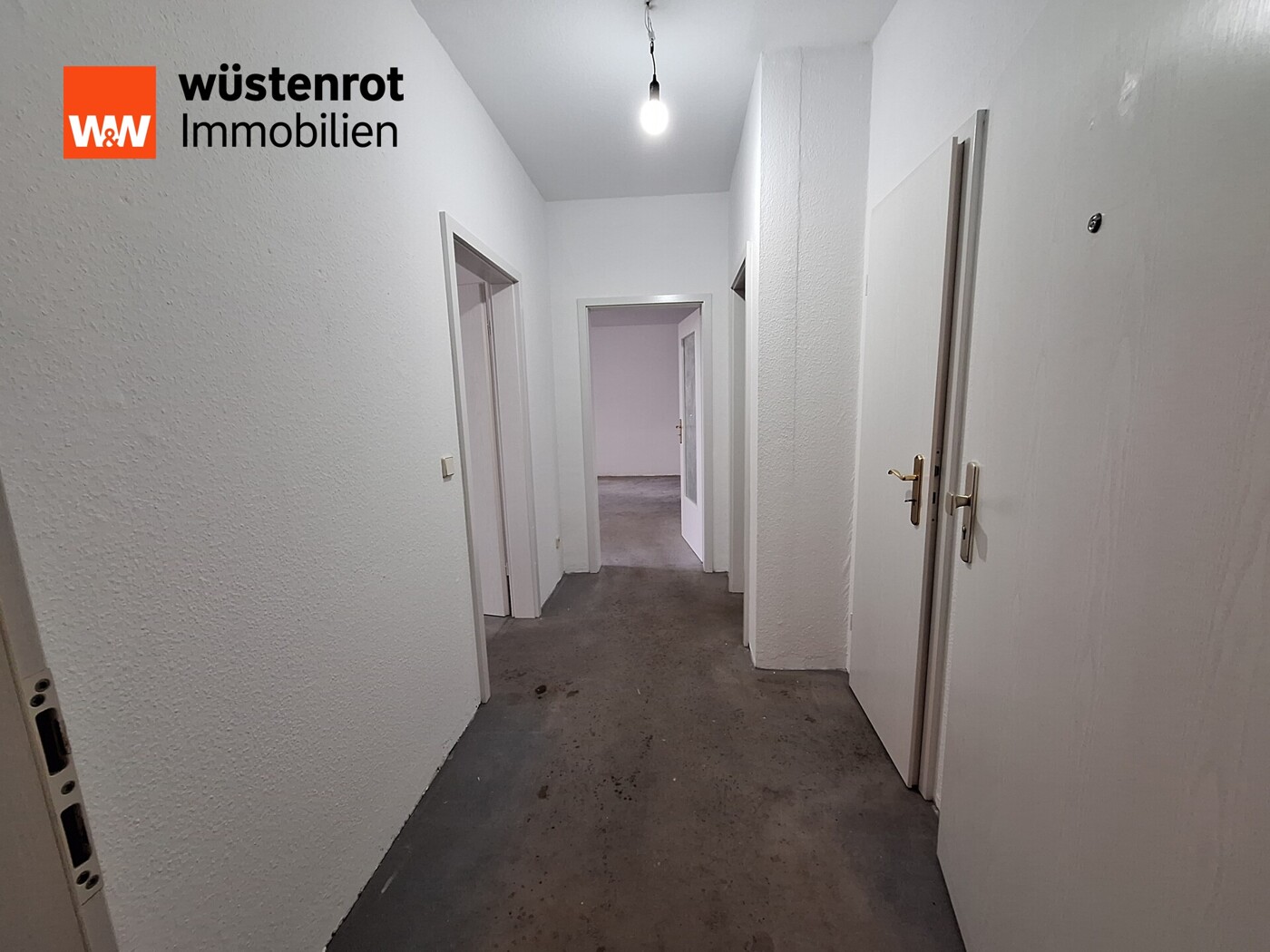 Flur mit Blick zum Wohn- Essbereich