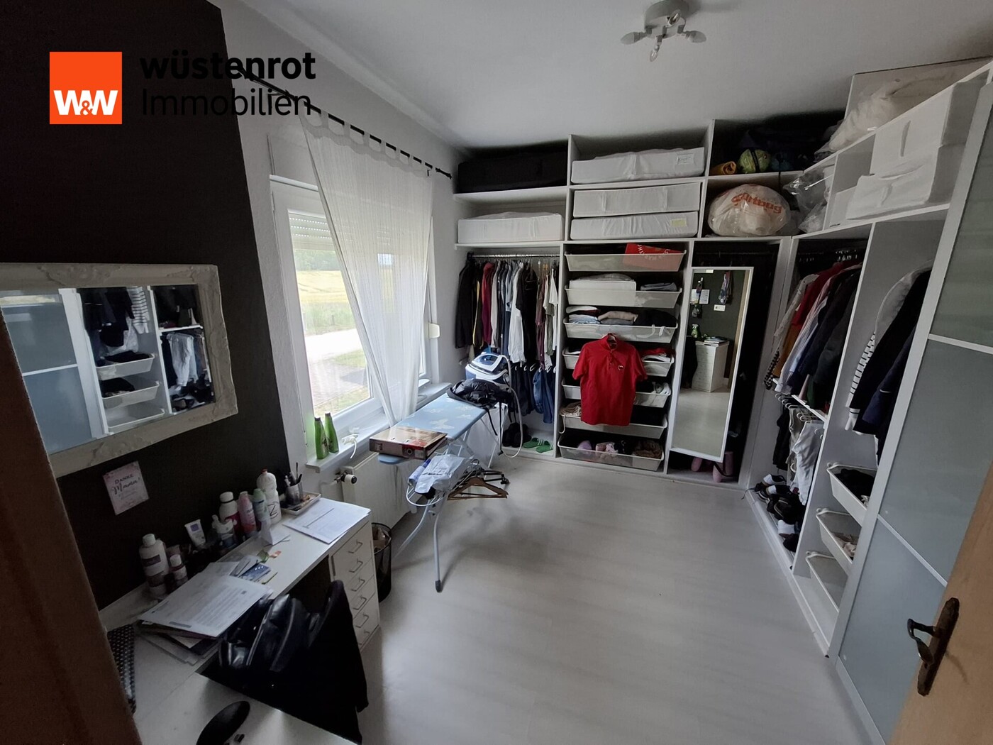 Ankleidezimmer im EG