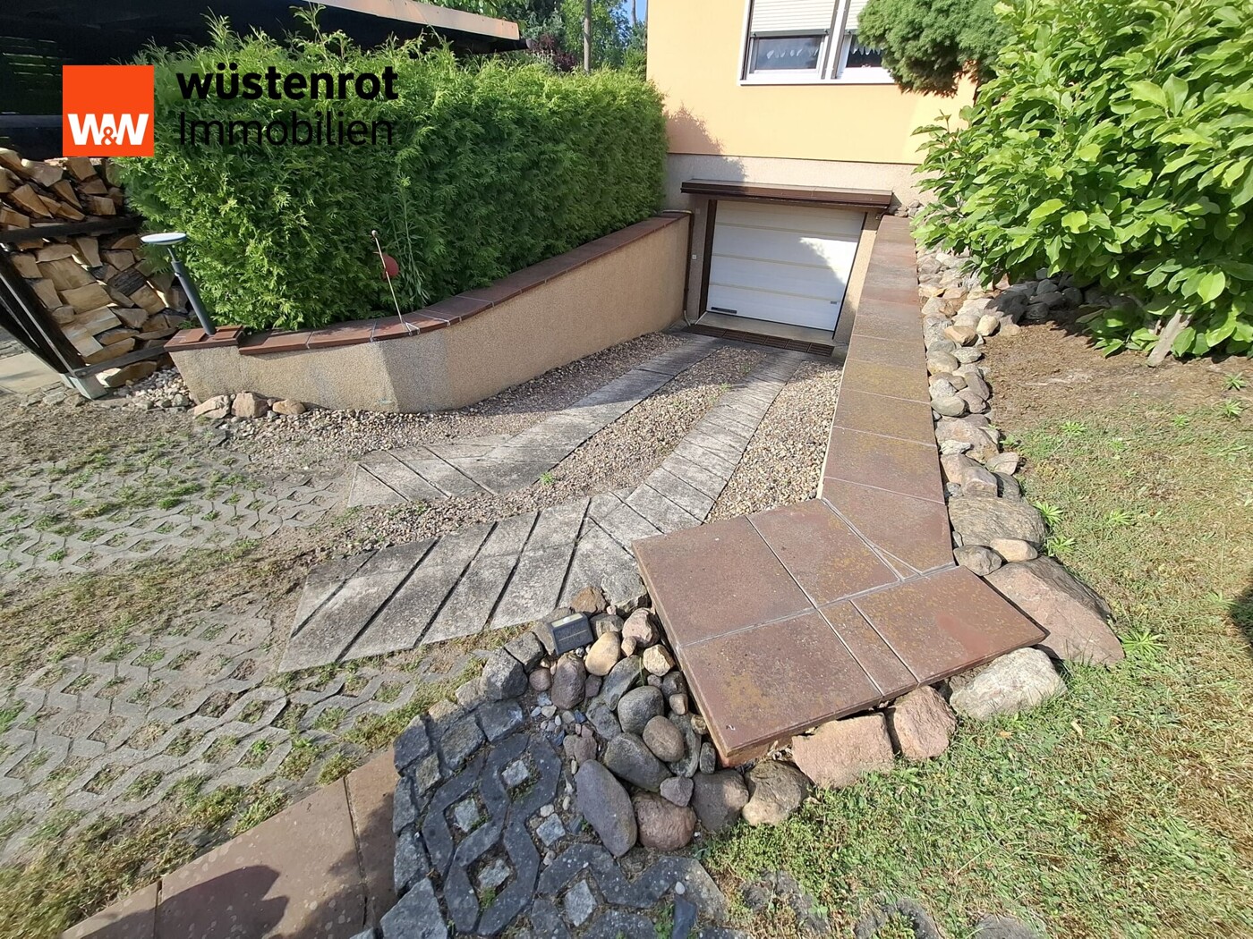 Tiefgarageneinfahrt