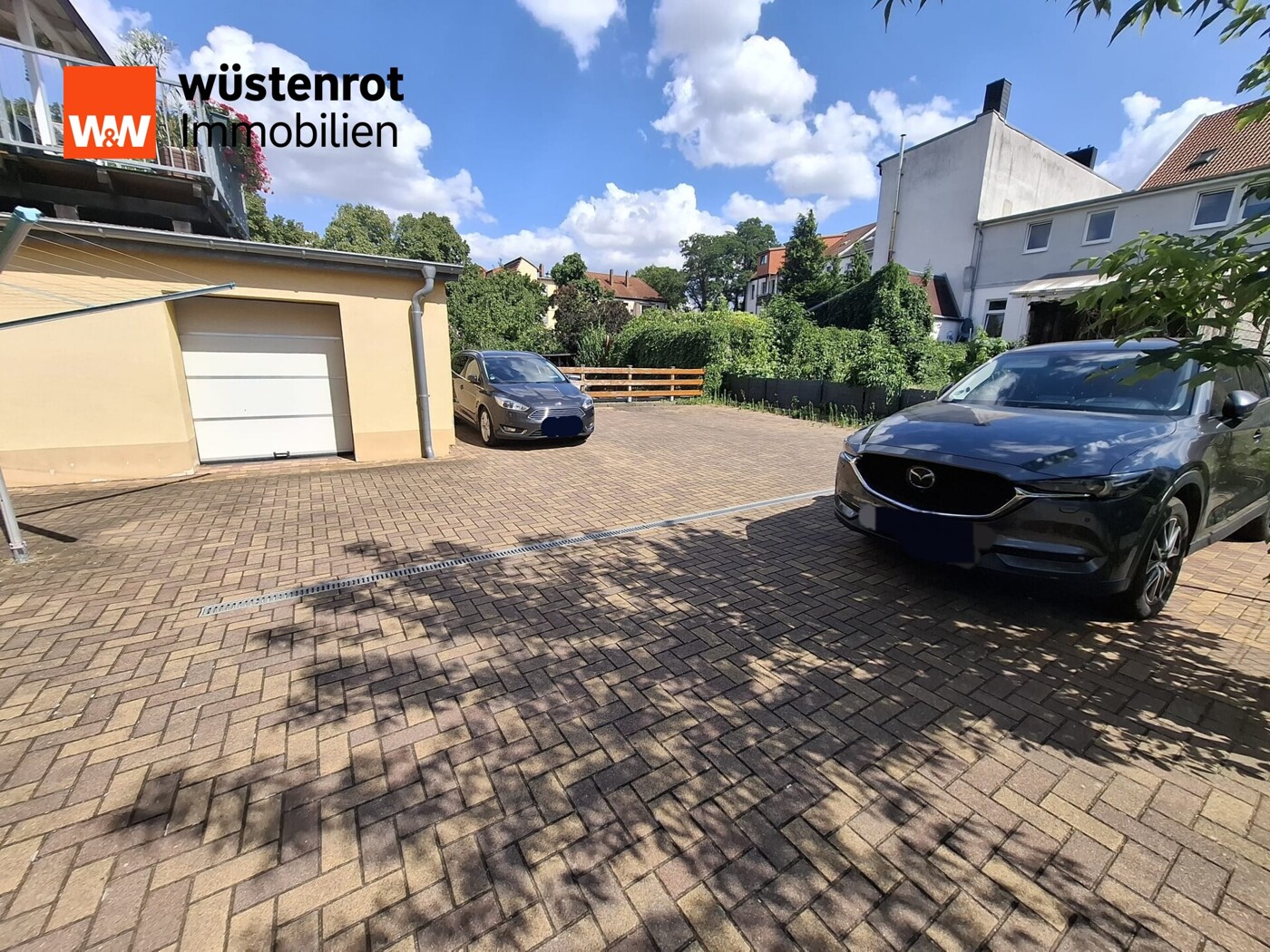 Hinterhof mit Stellplätzen