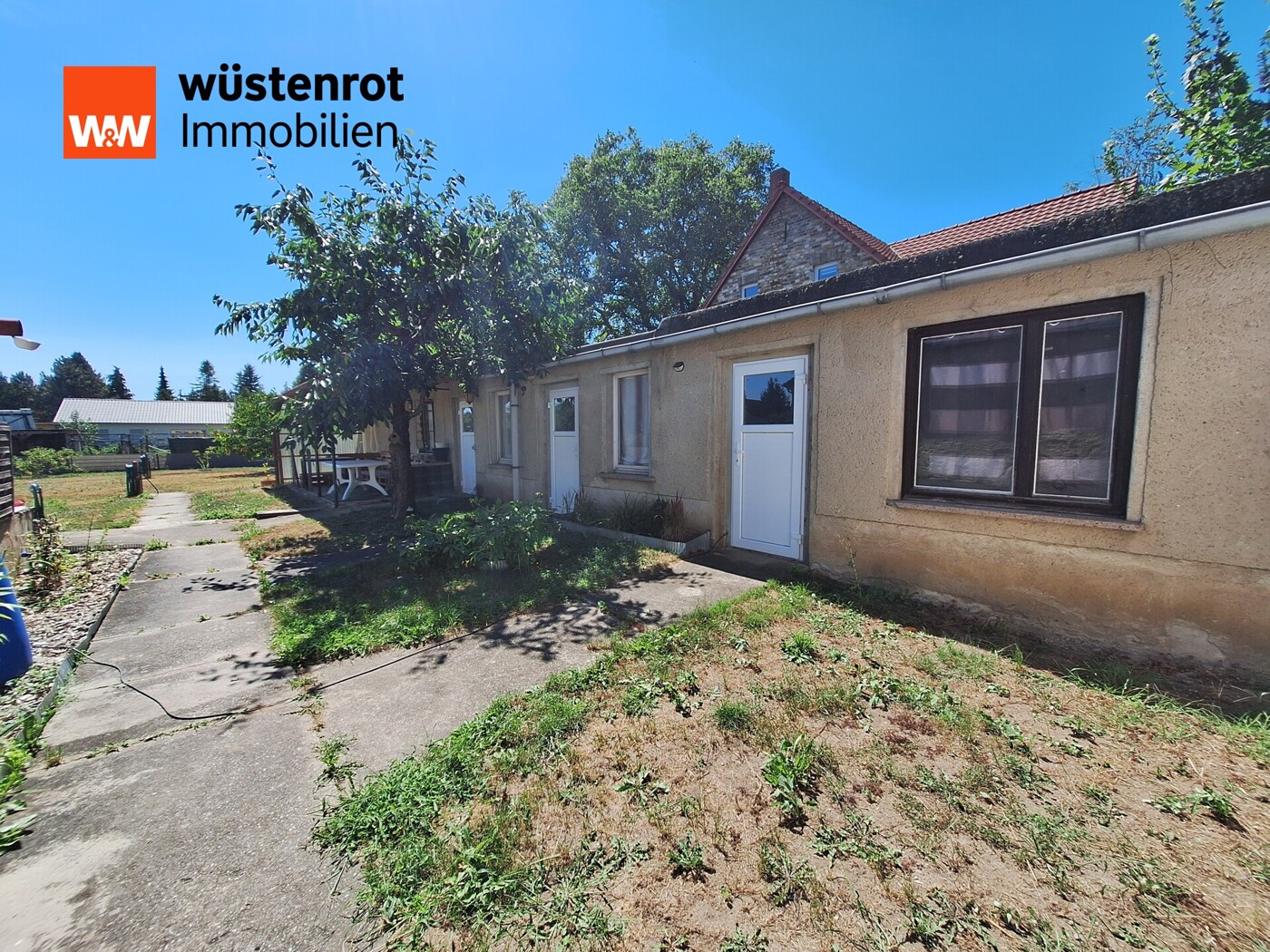 Nebengelass, Türeingang zur Garage