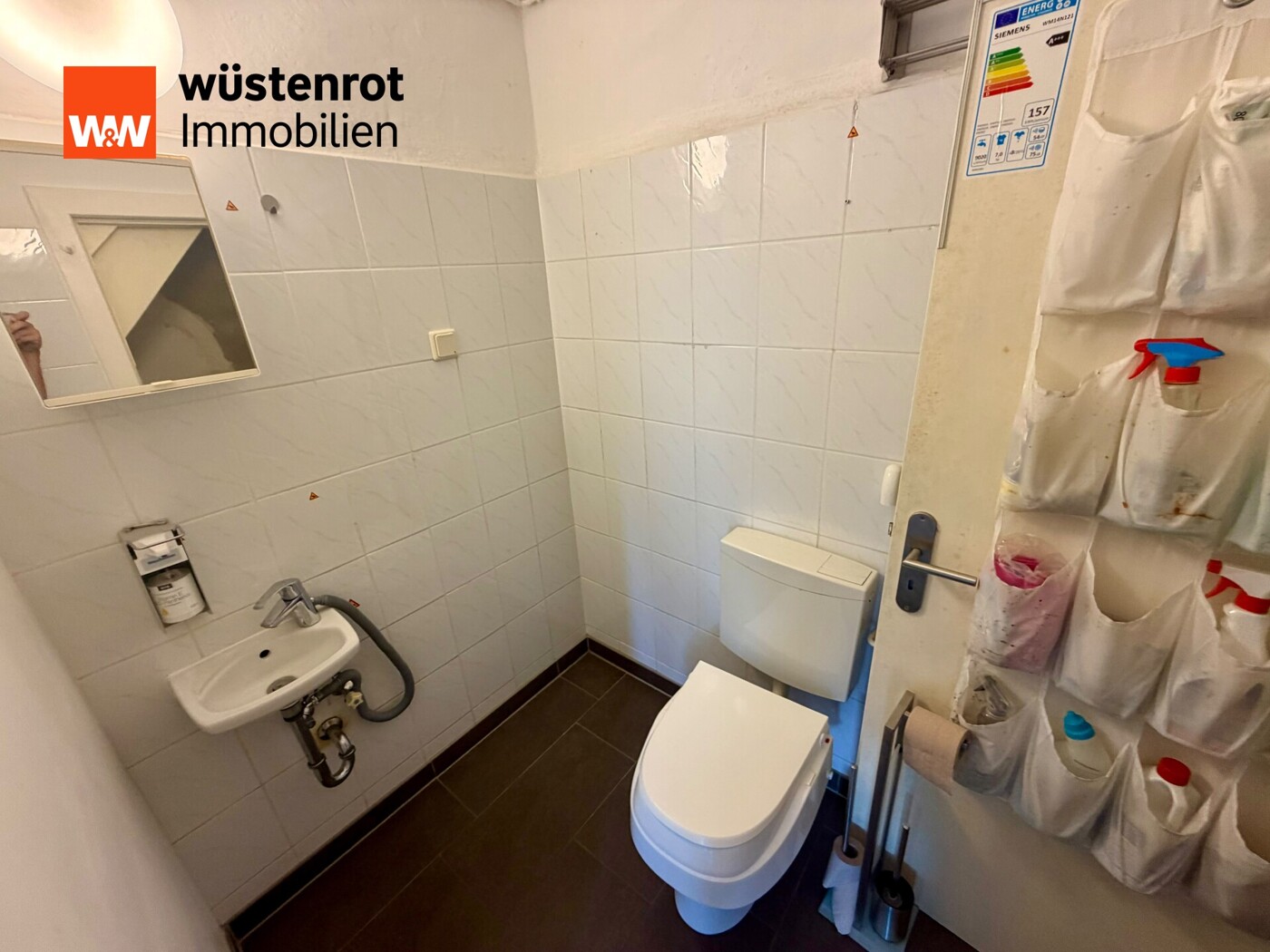 Gäste-WC – Durchgang zum Keller