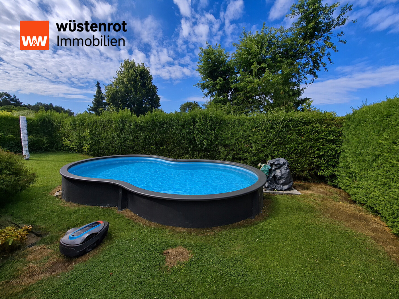 Pool KI-Bearbeitet