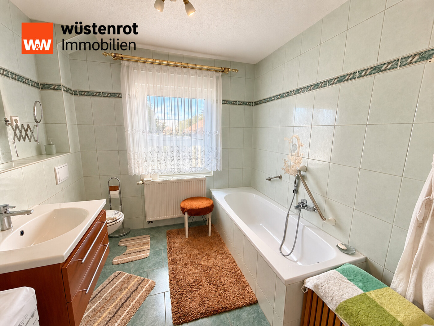 Badezimmer mit Badewanne
