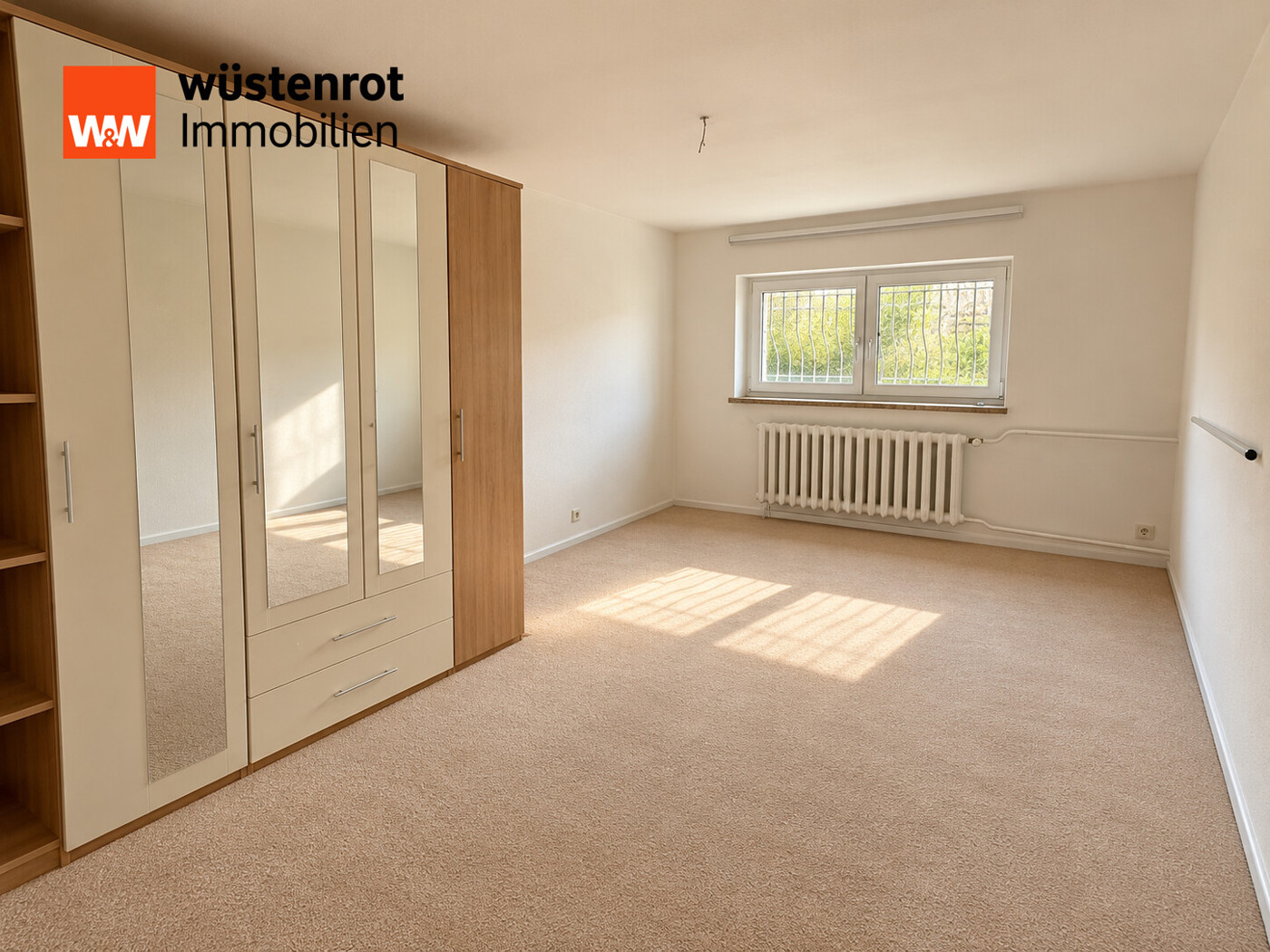 Weiteres Zimmer mit Schrank