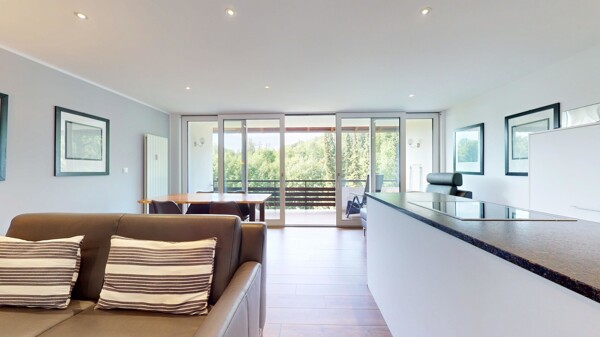 Wohn-/ Essbereich mit offener Küche 