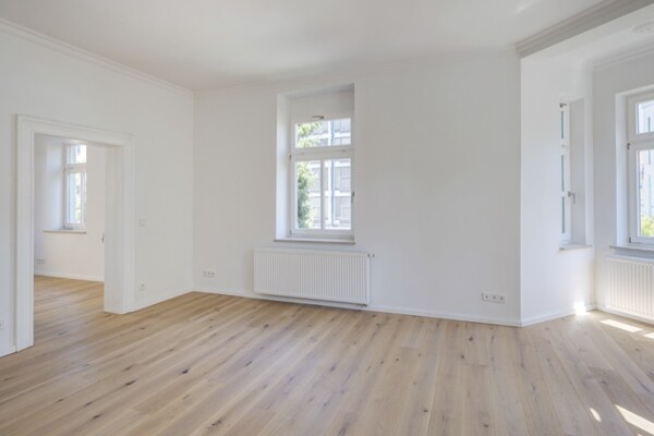 Wohnzimmer mit durchgang zur Küche 