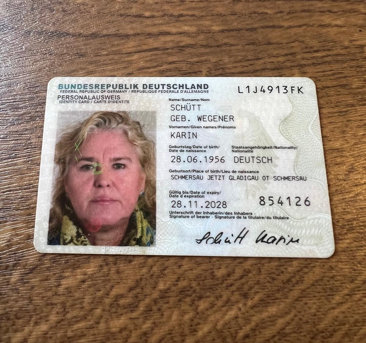 Pass_front_KarinSchuett
