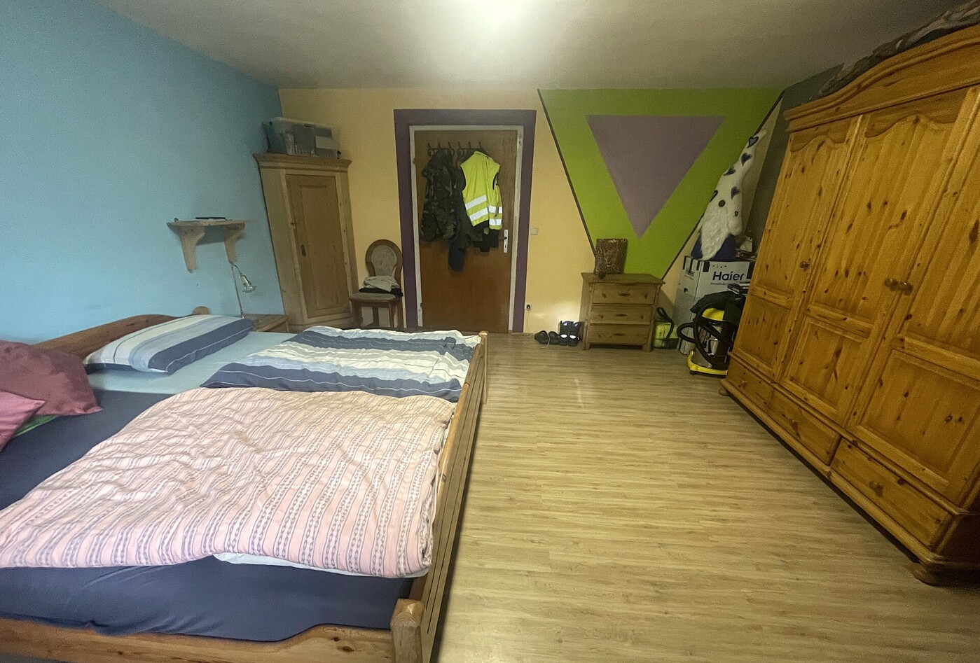 Großes Schlafzimmer