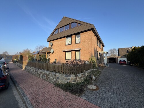 Ansicht von Straße auf Hof