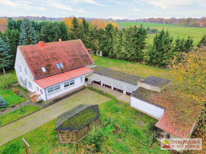 Hofansicht rechts nah