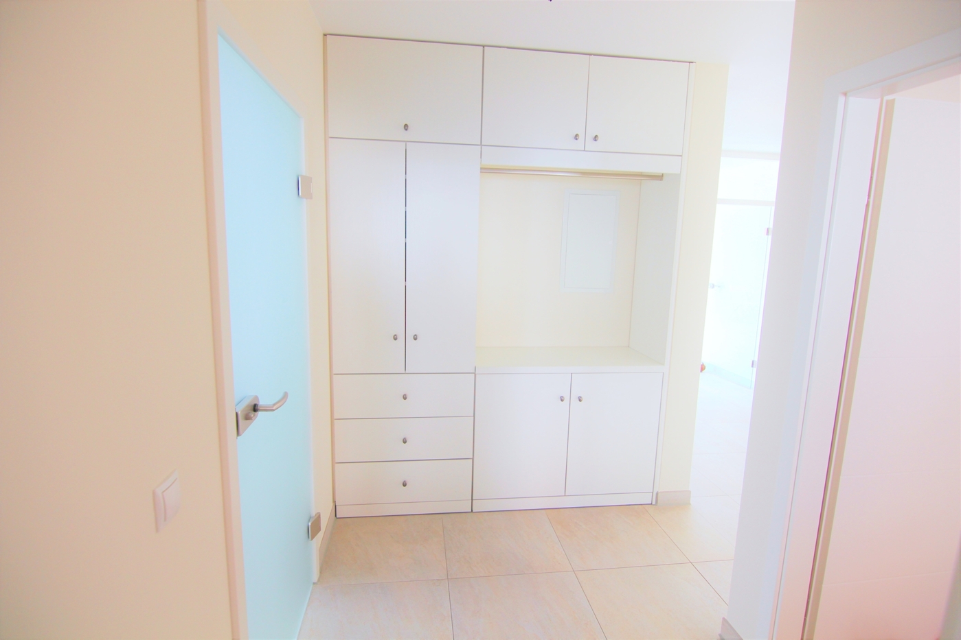 Hinterer Flur mit Einbauschrank