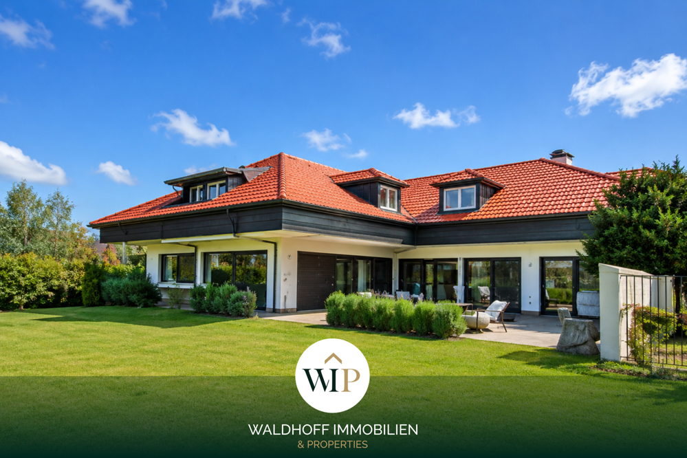 Gepflegte Villa mit Indoor Pool in Feldrandlage