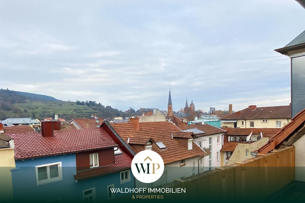Zentrale 4 ZKB Wohnung mit Fernblick, PKW Stellplatz und 2 Balkonen