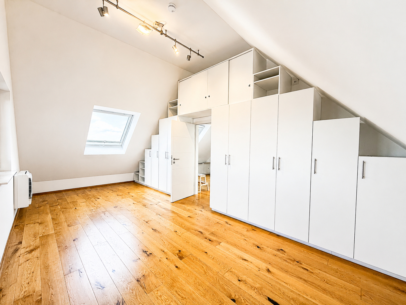 DG Schlafzimmer mit Einbauschrank