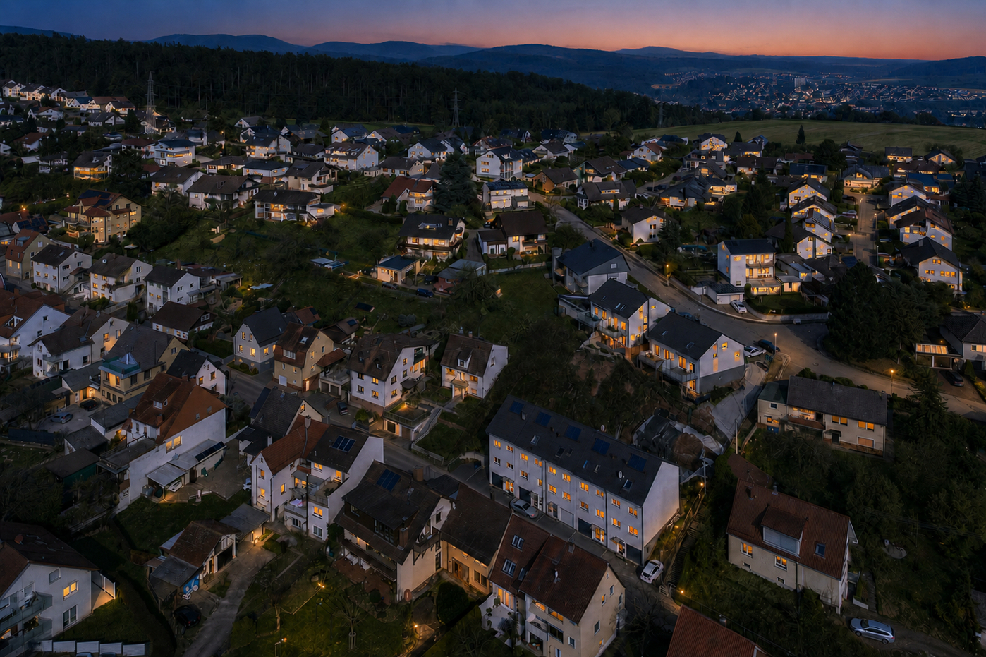 Drohnenaufnahme bei Dämmerung