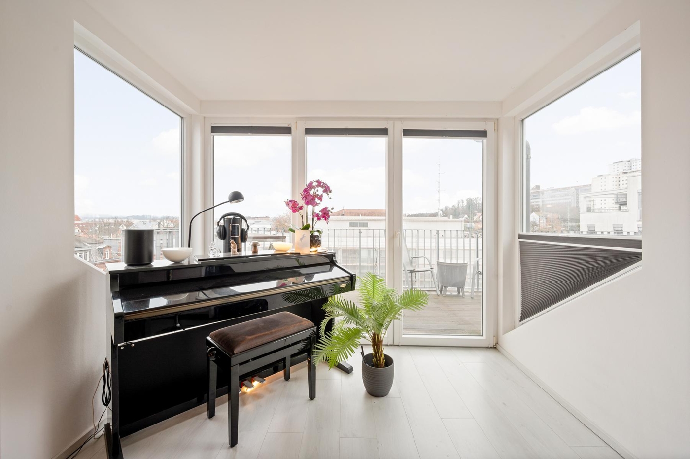 Bay Window Area with Terrace Access