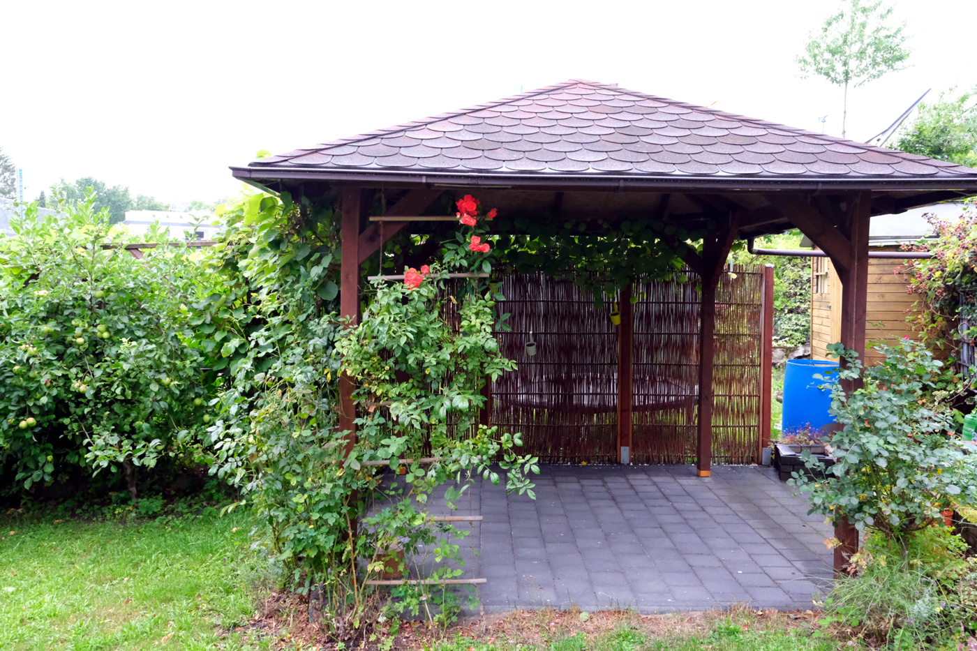 Garten m. Pavillon