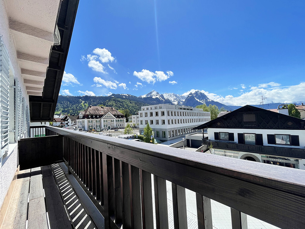 Südbalkon mit wunderschönem Wettersteinblick