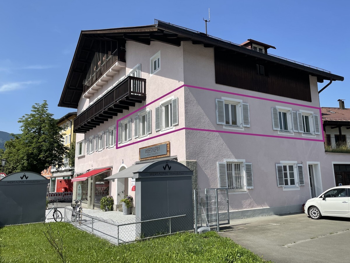 Mehrparteienhaus / Gewerbefläche im 1. OG