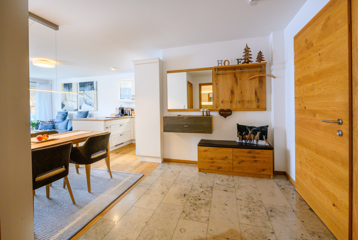 Eingangsbereich mit Juramarmor