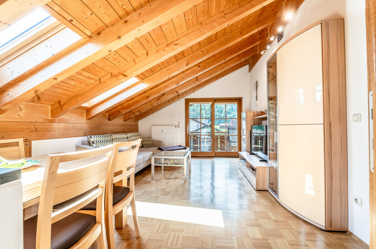 Wohn-/Essraum mit Balkonzugang