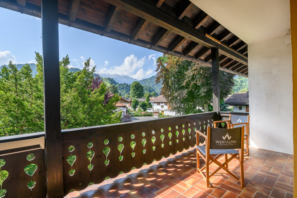 Sonnige 4-Zimmer-Wohnung mit Bergblick und Pool