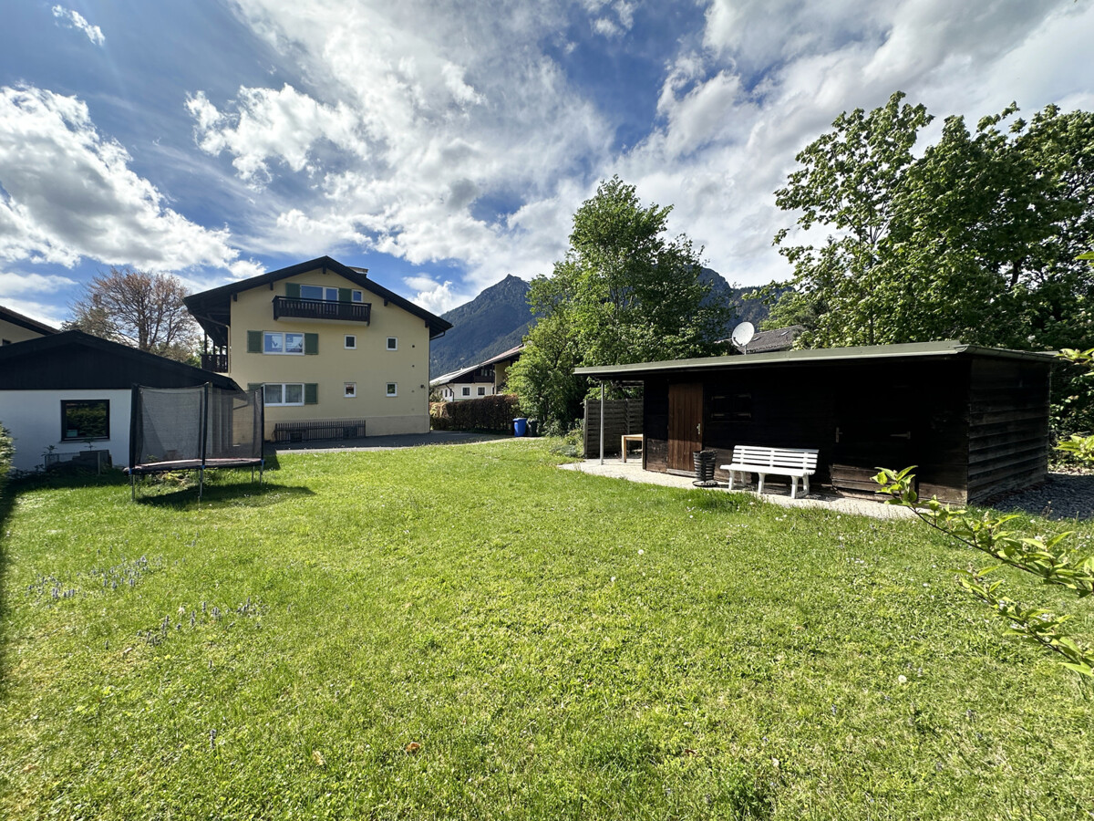 Hausansicht | Hof mit Gartenhaus