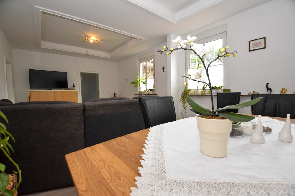 Idyllisches Wohnen auf dem Land – Charmante Erdgeschosswohnung mit Einbauküche und Garten in Augustendorf - Photo 1