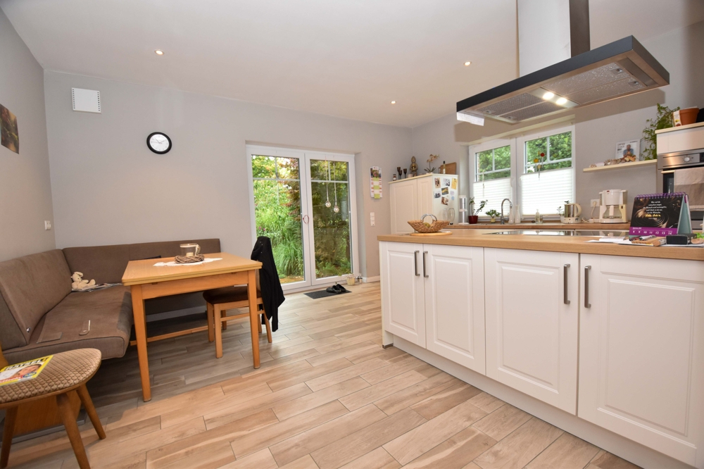 Idyllisches Wohnen auf dem Land – Charmante Erdgeschosswohnung mit Einbauküche und Garten in Augustendorf - Photo 3