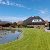 Ansicht Süden und Gartenteich