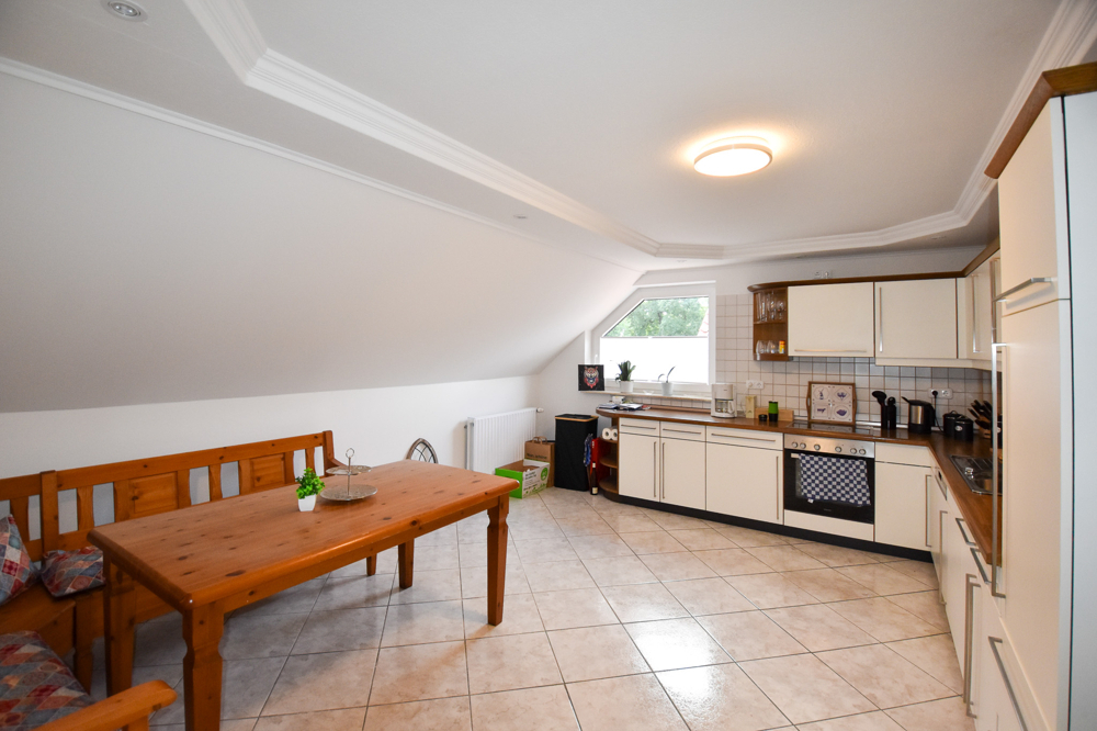 Wohnen auf dem Lande Top-gepflegte Dachgeschosswohnung mit Einbauküche in Neuvrees - Photo 5