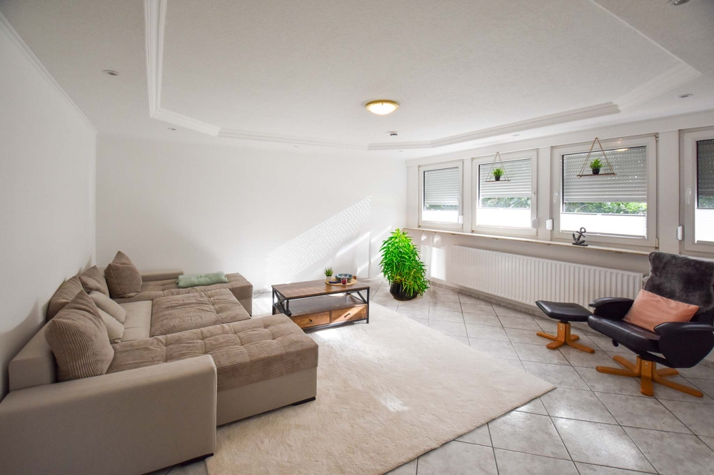 Wohnen auf dem Lande Top-gepflegte Dachgeschosswohnung mit Einbauküche in Neuvrees - Photo 2