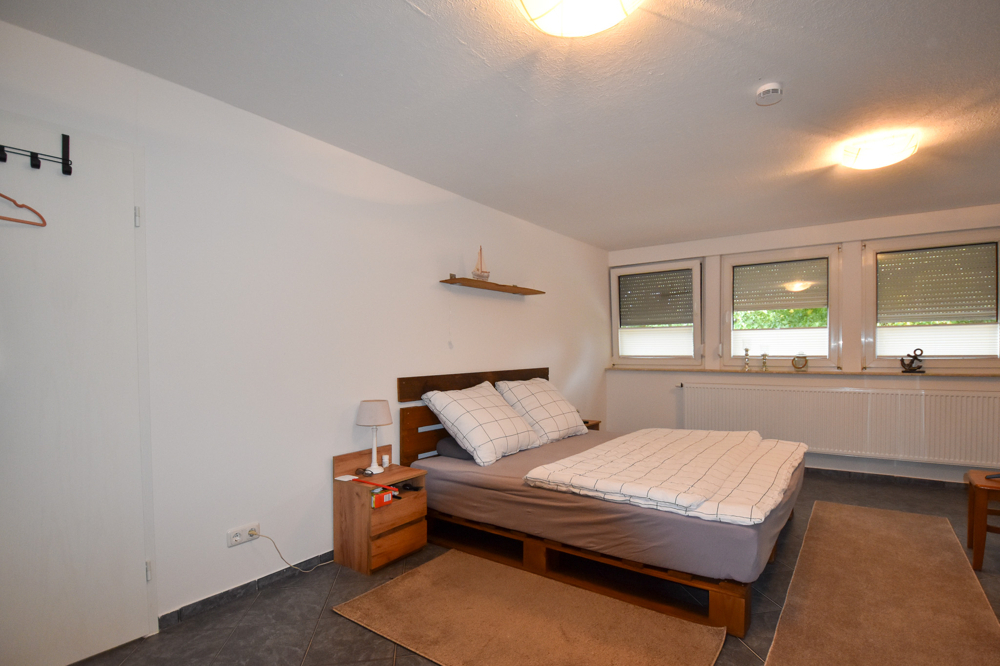 Wohnen auf dem Lande Top-gepflegte Dachgeschosswohnung mit Einbauküche in Neuvrees - Photo 4