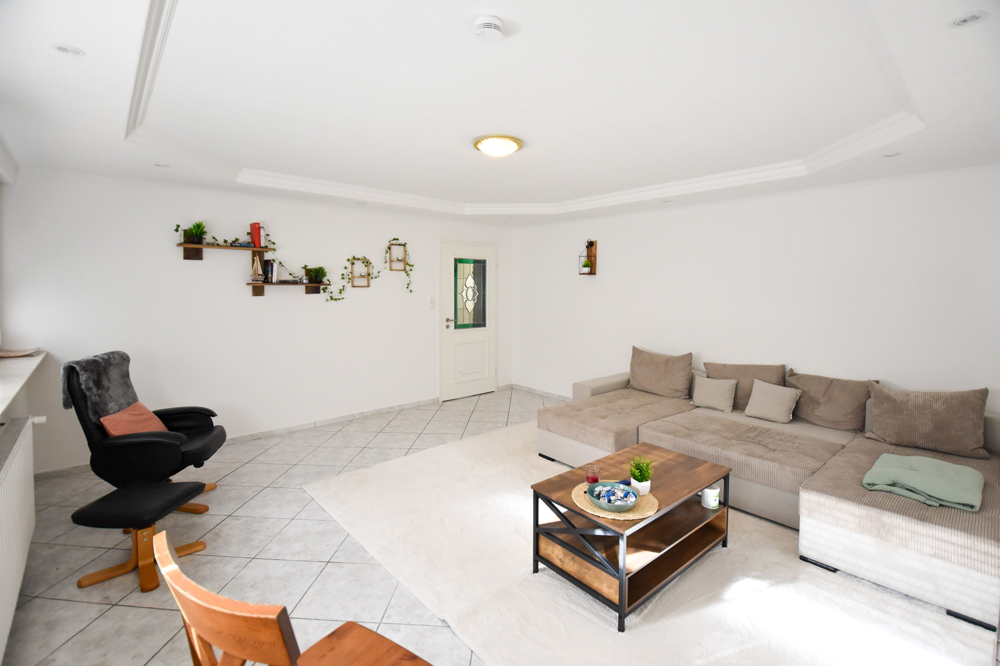 Wohnen auf dem Lande Top-gepflegte Dachgeschosswohnung mit Einbauküche in Neuvrees - Photo 3