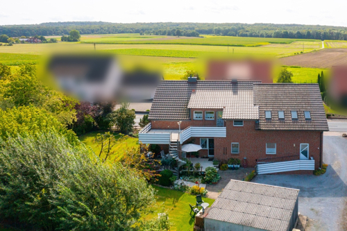 Zweifamilienhaus mit großem Grundstück