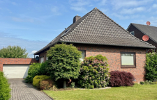 Wohnhaus mit Garage