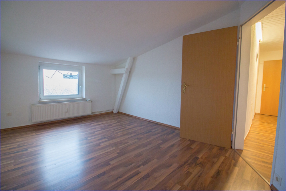 Zentrale Lage trifft auf charmantes Wohnambiente – Ihre neue Dachgeschosswohnung wartet! - Photo 4