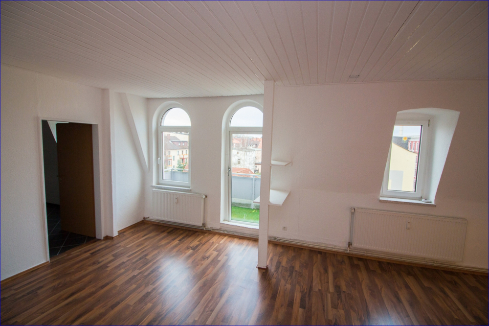 Zentrale Lage trifft auf charmantes Wohnambiente – Ihre neue Dachgeschosswohnung wartet! - Photo 1