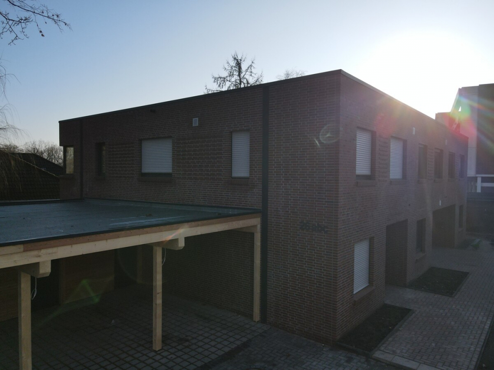 Modernes Wohnen im Neubau – 5-Zimmer-Einheit mit Terrasse & Carport - Foto 1